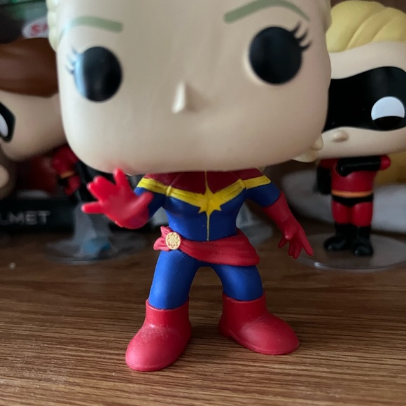 Captain Marvel Funko - Picture 3 of 3